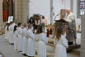 Feier der 1. Heiligen Kommunion in Sankt Crescentius (Foto: Karl-Franz Thiede)